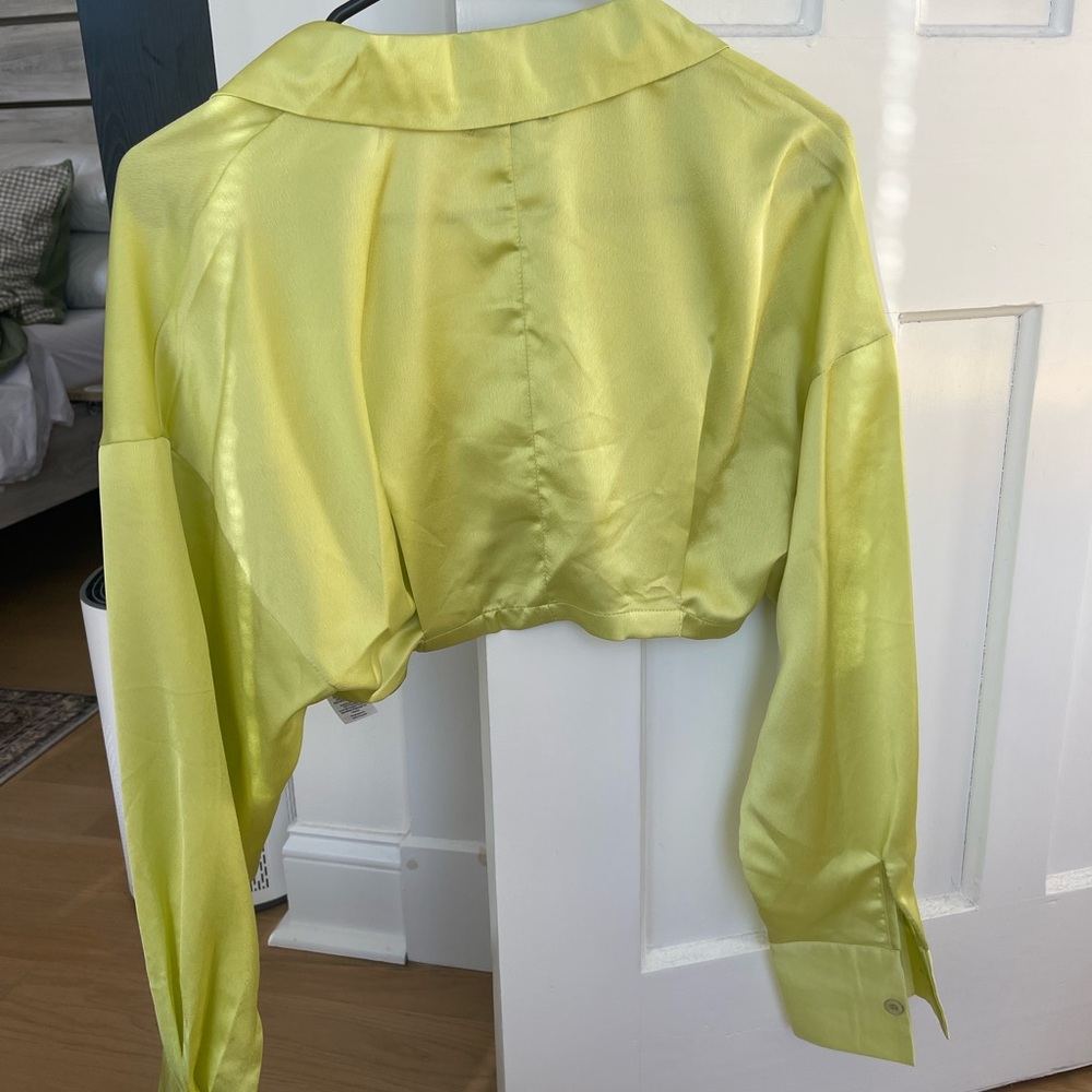 Crop button down top - Picture 2 of 2